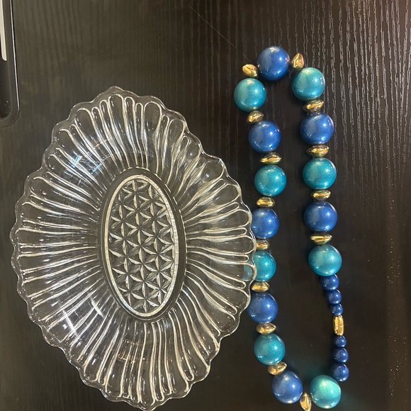 Blue & Teal Chunky Beaded Necklace w/Gold-Tone Accent w vintage jewelry tray - Picture 2 of 6